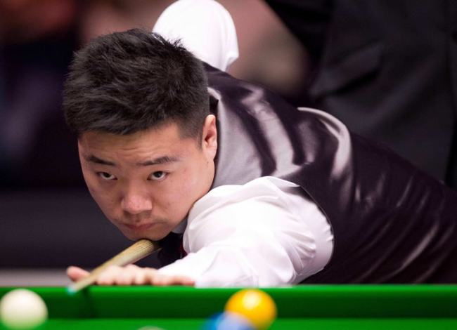 贝克汉姆的球队夺冠，全家相拥庆祝，14岁金发小七很夺目