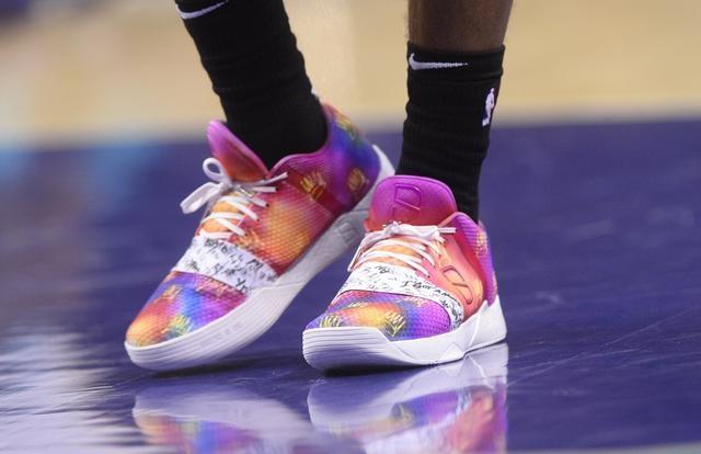 篮球火箭球队连续两场取胜