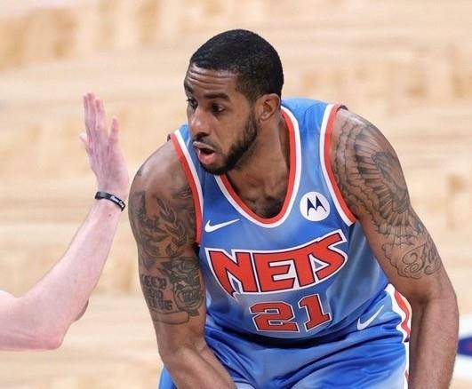 人扛着全队 人扛着全队