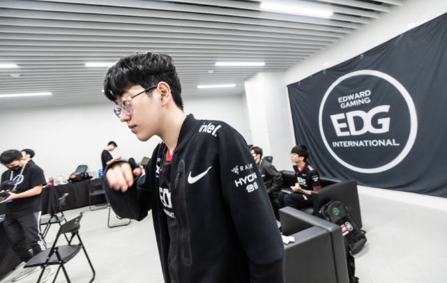 凶悍的抢攻 凶悍的抢攻